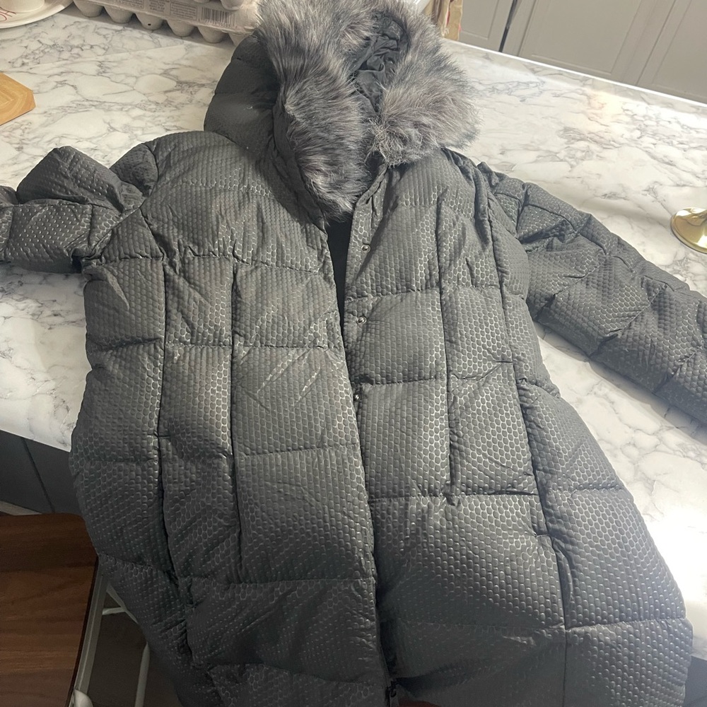 North face mid length black puffer jacket size small! Worn less then five times